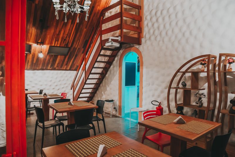 Pizza inn restaurant interior and team environment